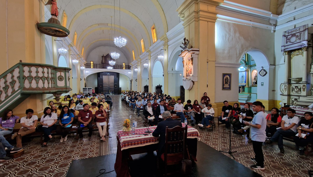 安德肋•黎加迪访问利马：秘鲁的圣艾智德，在经济危机和民众信仰之间，表达了一个快乐的基督教